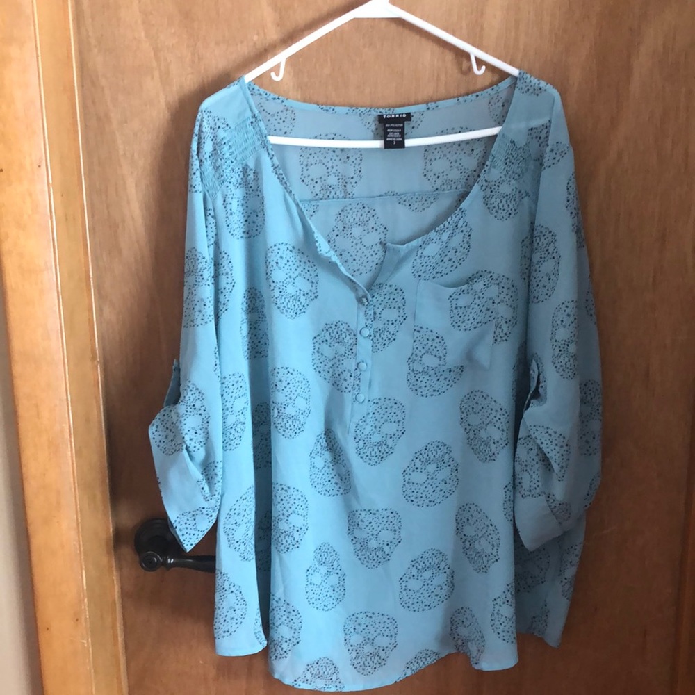 Torrid long top with skulls